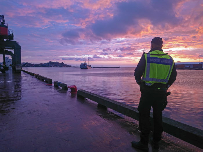 Nykterhetskontroll mot handelssjöfarten i en svensk hamn.